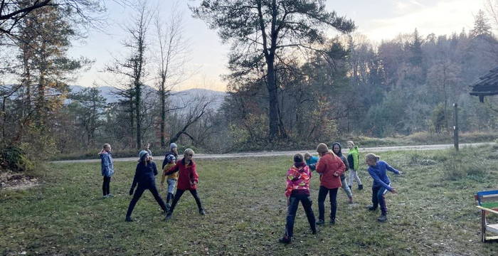 Bei unserem Umweltbildungsanlass über den Klimawandel und seine Auswirkungen auf den Wald spielten wir spannende Spiele, ein altbekannter Ninja fehlte dabei nicht.