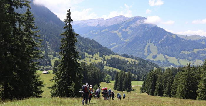 Nur wenige Wochen später fand ein Wanderwochenende statt, dabei wanderten wir mit Ados (+12jährige) zwei Tage und übernachteten in den Bergen.